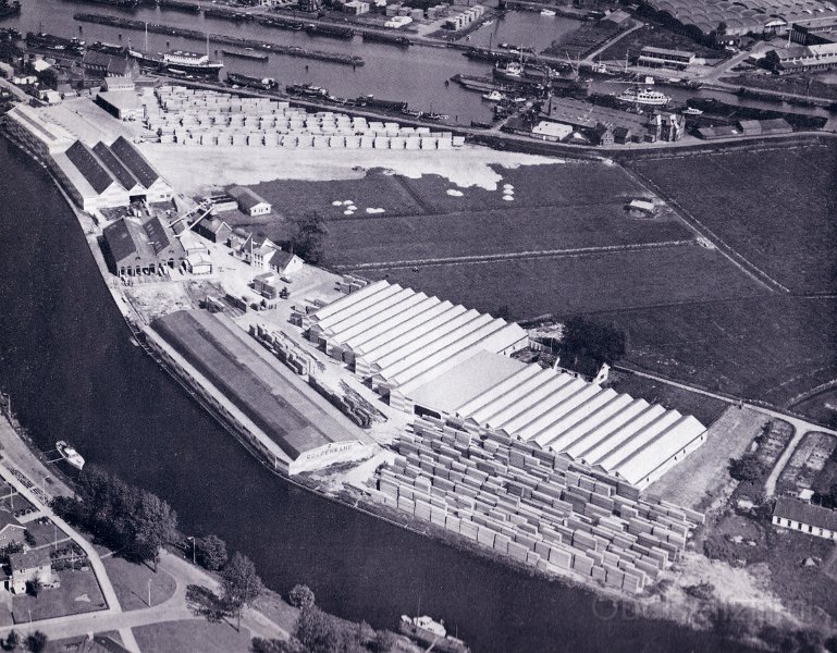 Roggenkamp houtzagerij aan de Damsterdiep.jpg